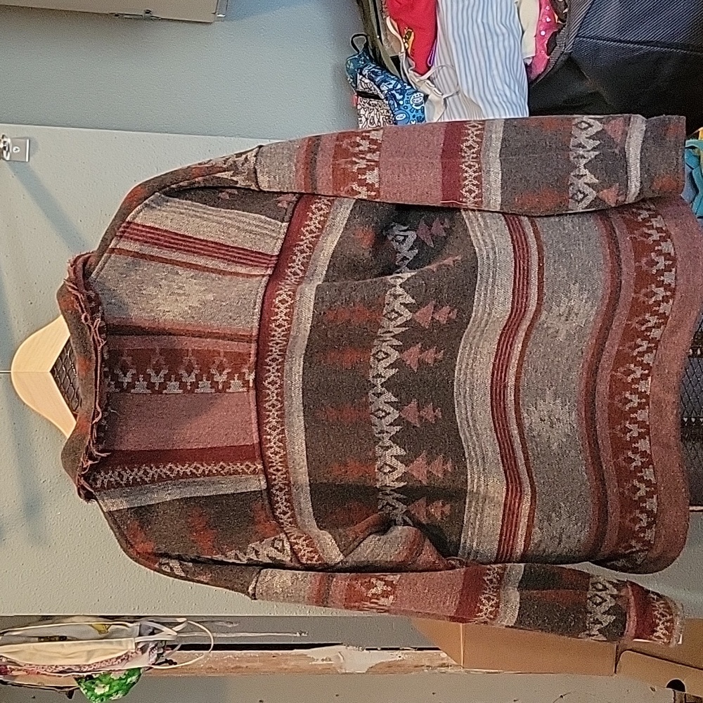 Shacket - Picture 3 of 3